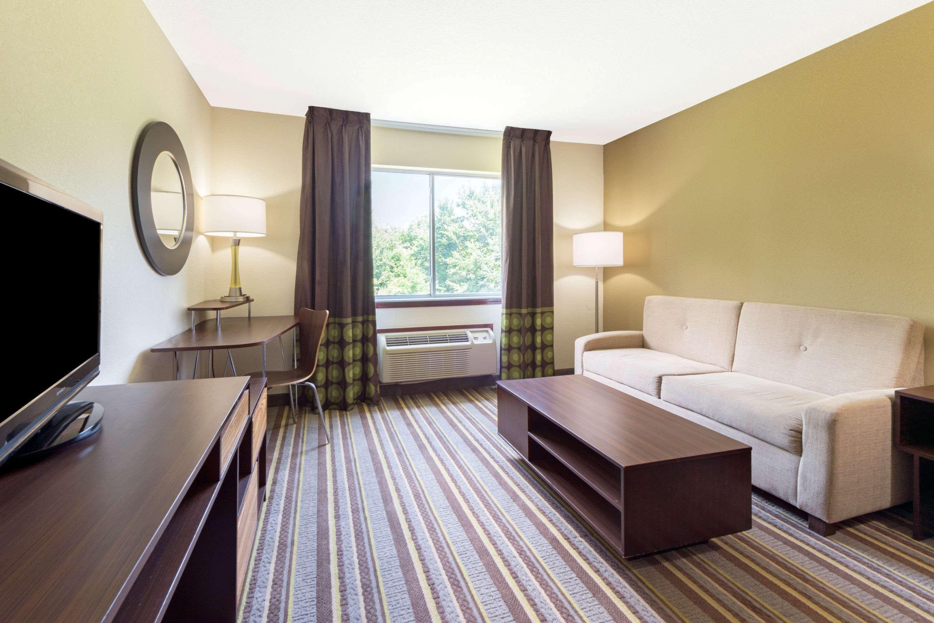 Super 8 By Wyndham Perry Hotel Buitenkant foto