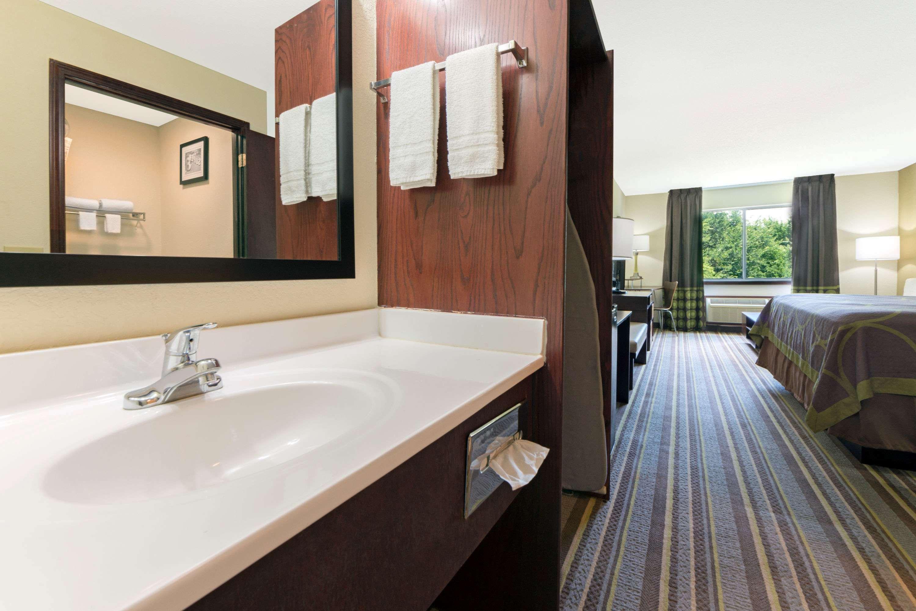 Super 8 By Wyndham Perry Hotel Buitenkant foto