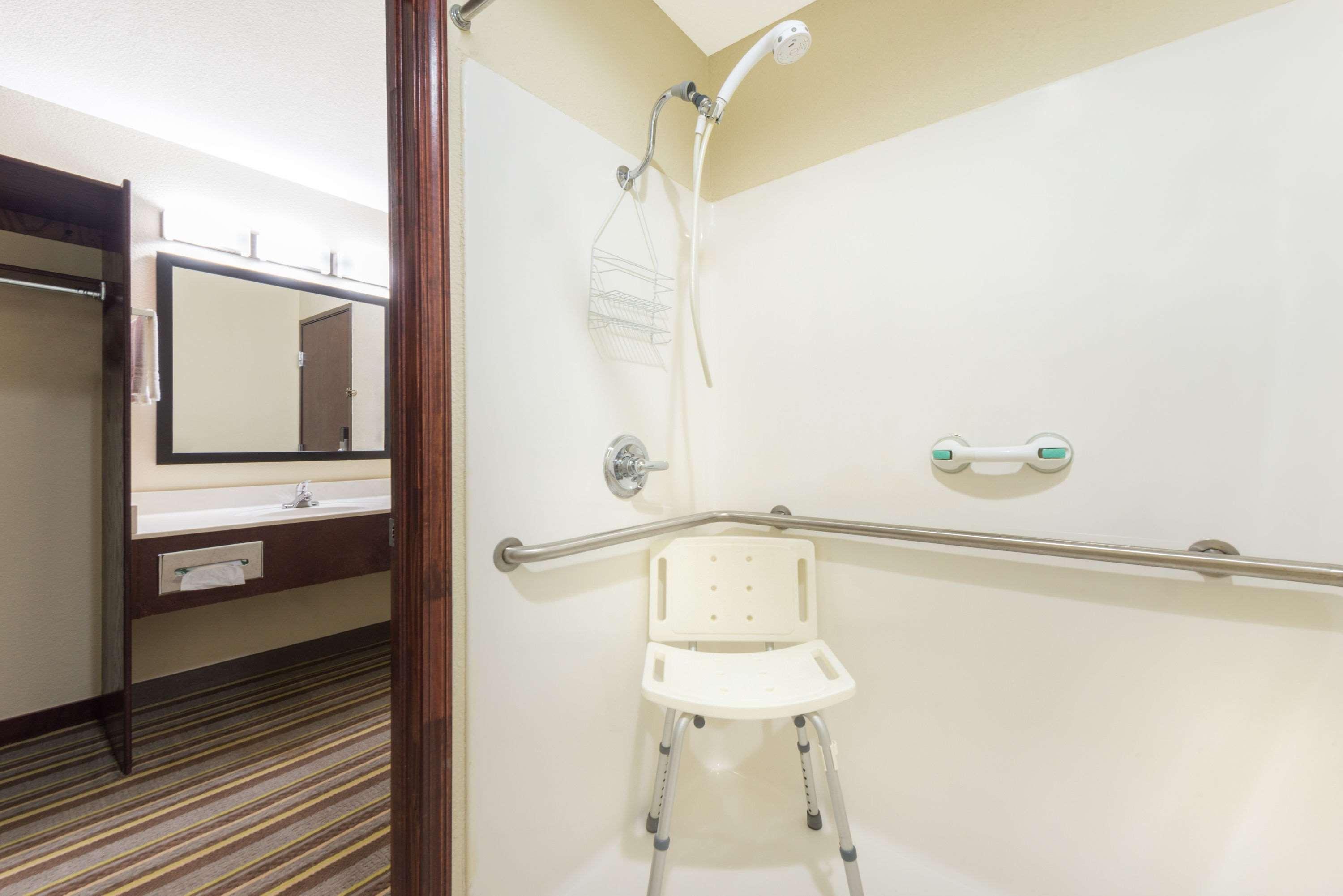 Super 8 By Wyndham Perry Hotel Buitenkant foto