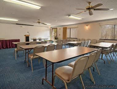 Super 8 By Wyndham Perry Hotel Buitenkant foto