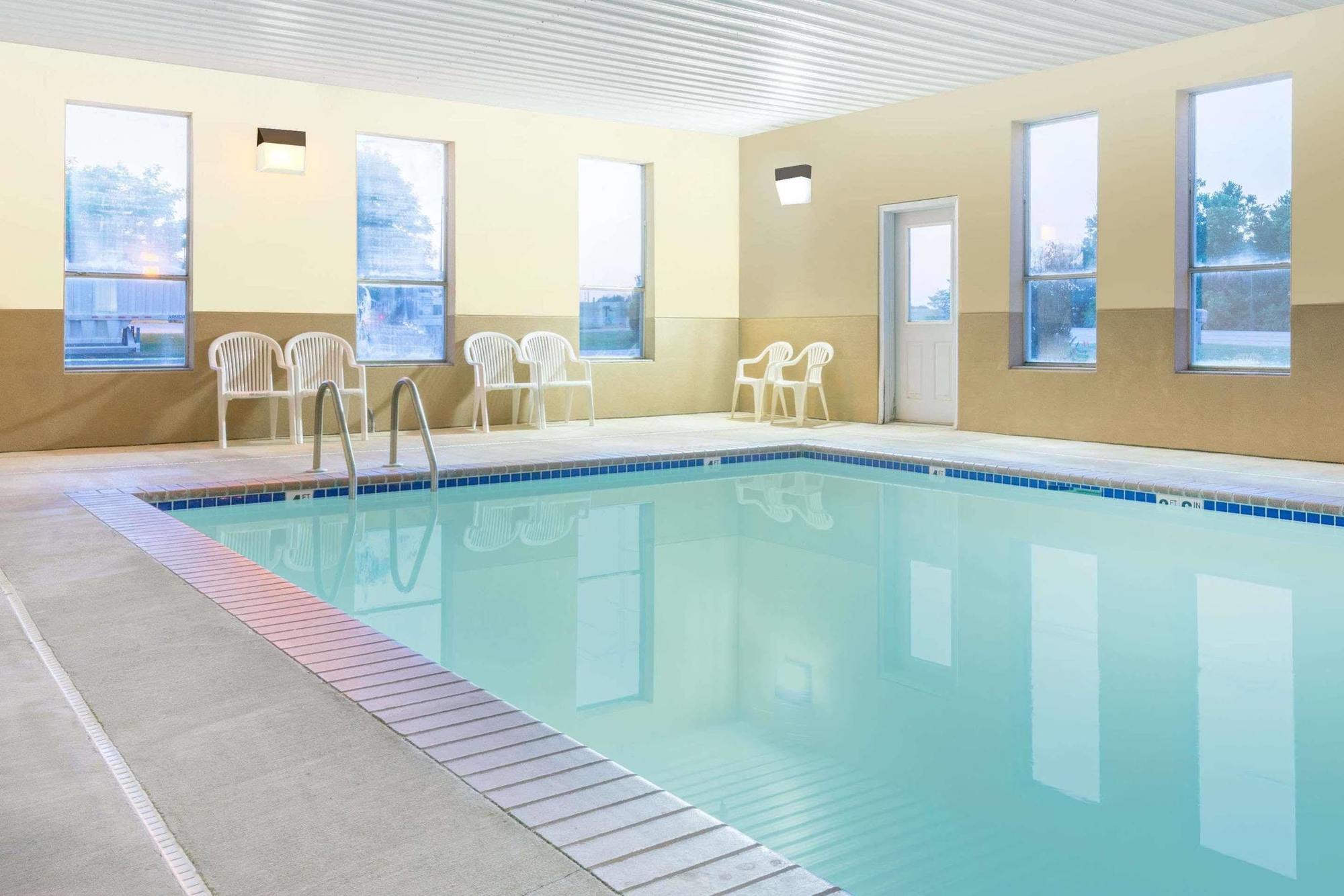 Super 8 By Wyndham Perry Hotel Buitenkant foto