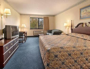Super 8 By Wyndham Perry Hotel Buitenkant foto