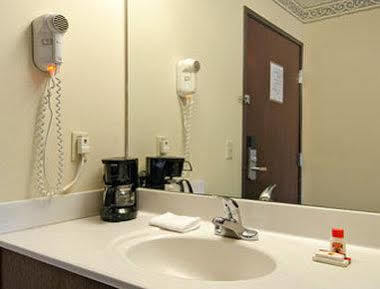Super 8 By Wyndham Perry Hotel Buitenkant foto